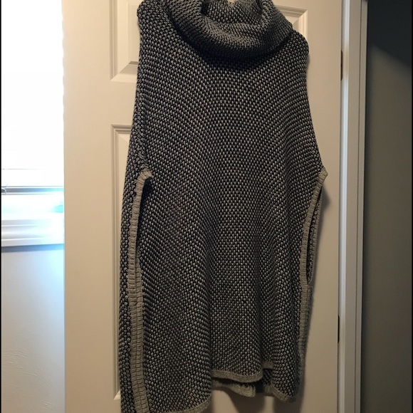 Comfortable GAP Sweater Poncho - Picture 5 of 9